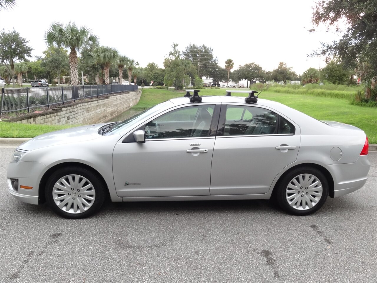 2010 Ford Fusion Hybrid Limited - Photo 16 - Deland, FL 32720