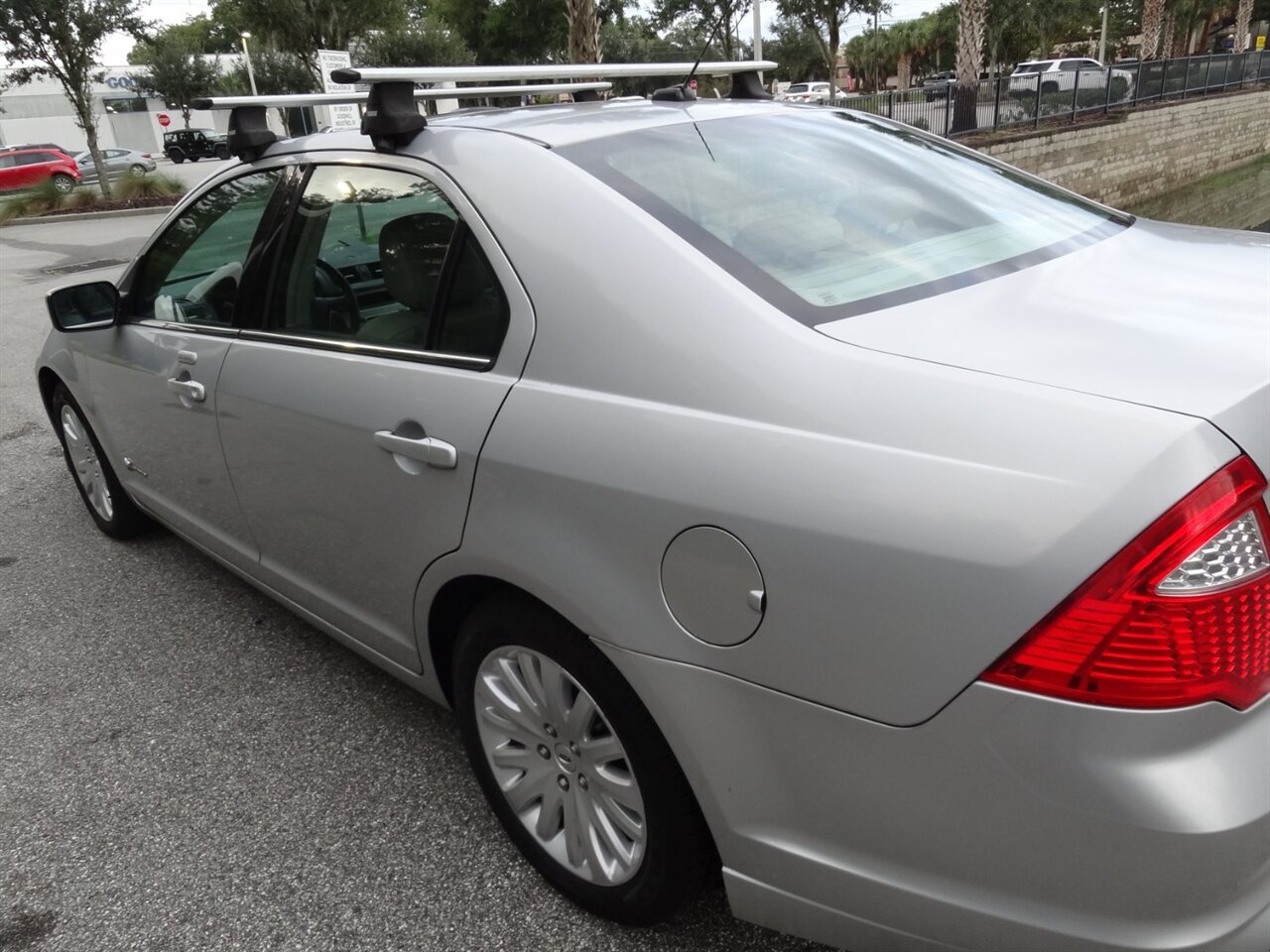 2010 Ford Fusion Hybrid Limited - Photo 12 - Deland, FL 32720