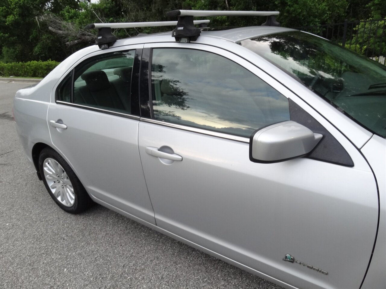 2010 Ford Fusion Hybrid Limited - Photo 10 - Deland, FL 32720