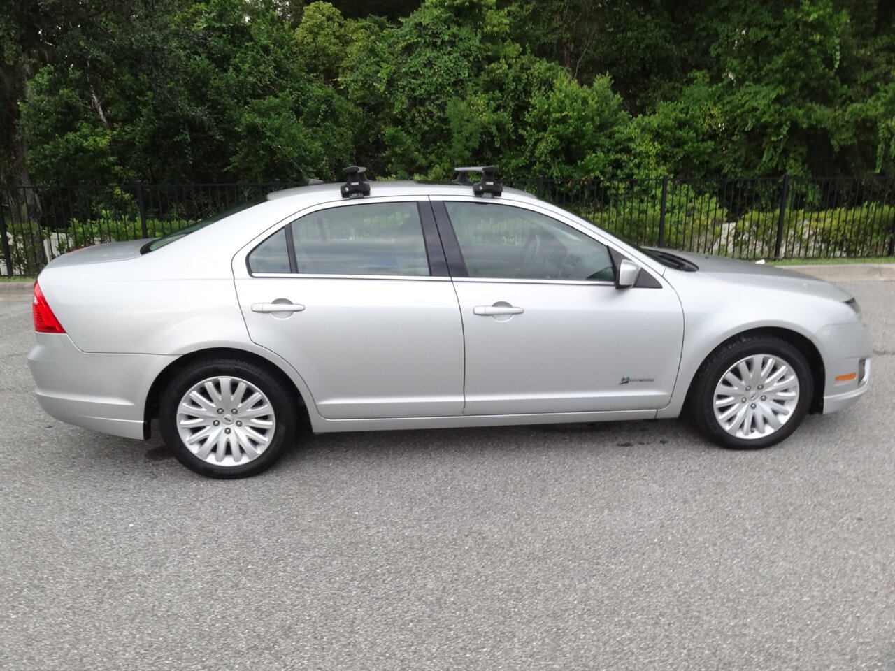 2010 Ford Fusion Hybrid Limited - Photo 15 - Deland, FL 32720