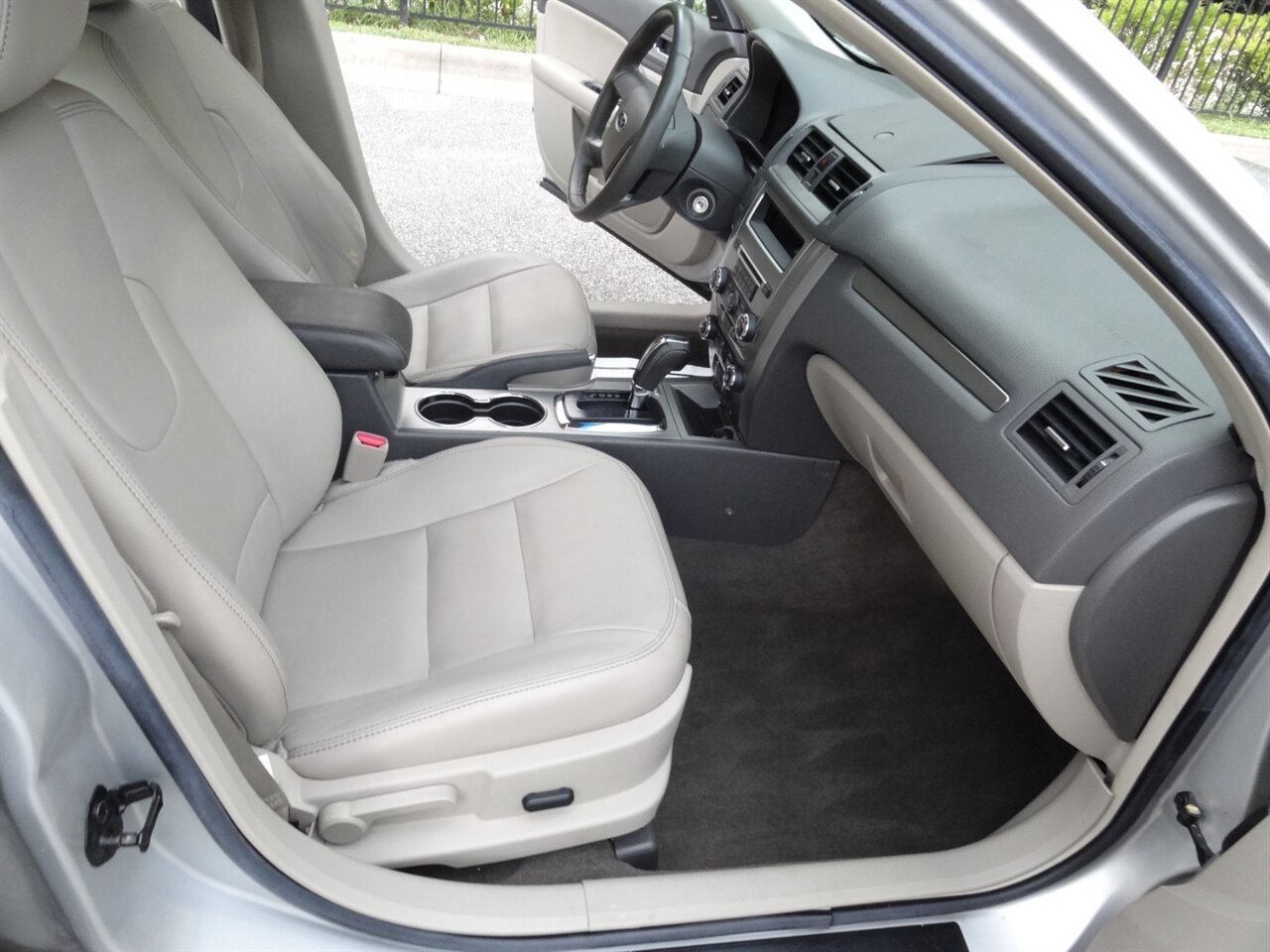 2010 Ford Fusion Hybrid Limited - Photo 40 - Deland, FL 32720