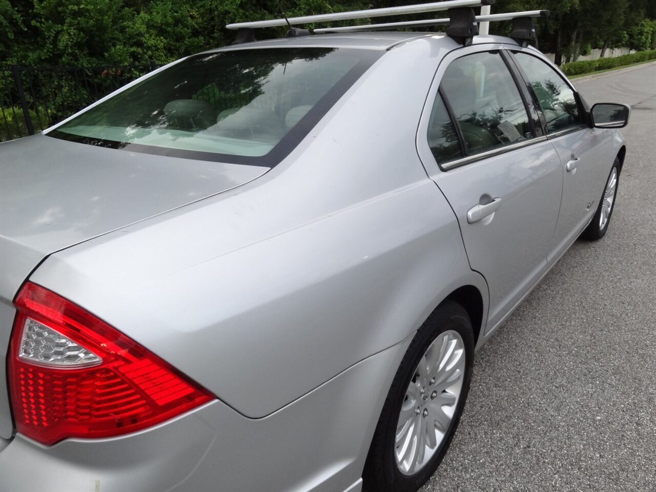 2010 Ford Fusion Hybrid Limited - Photo 13 - Deland, FL 32720