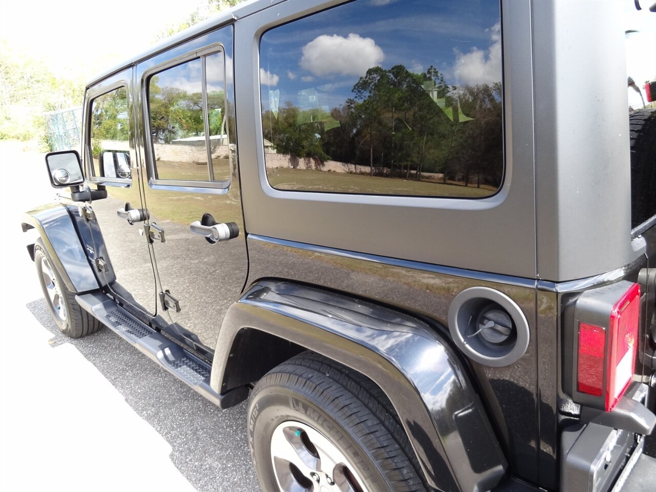 2017 Jeep Wrangler Unlimited Sahara - Photo 16 - Deland, FL 32720