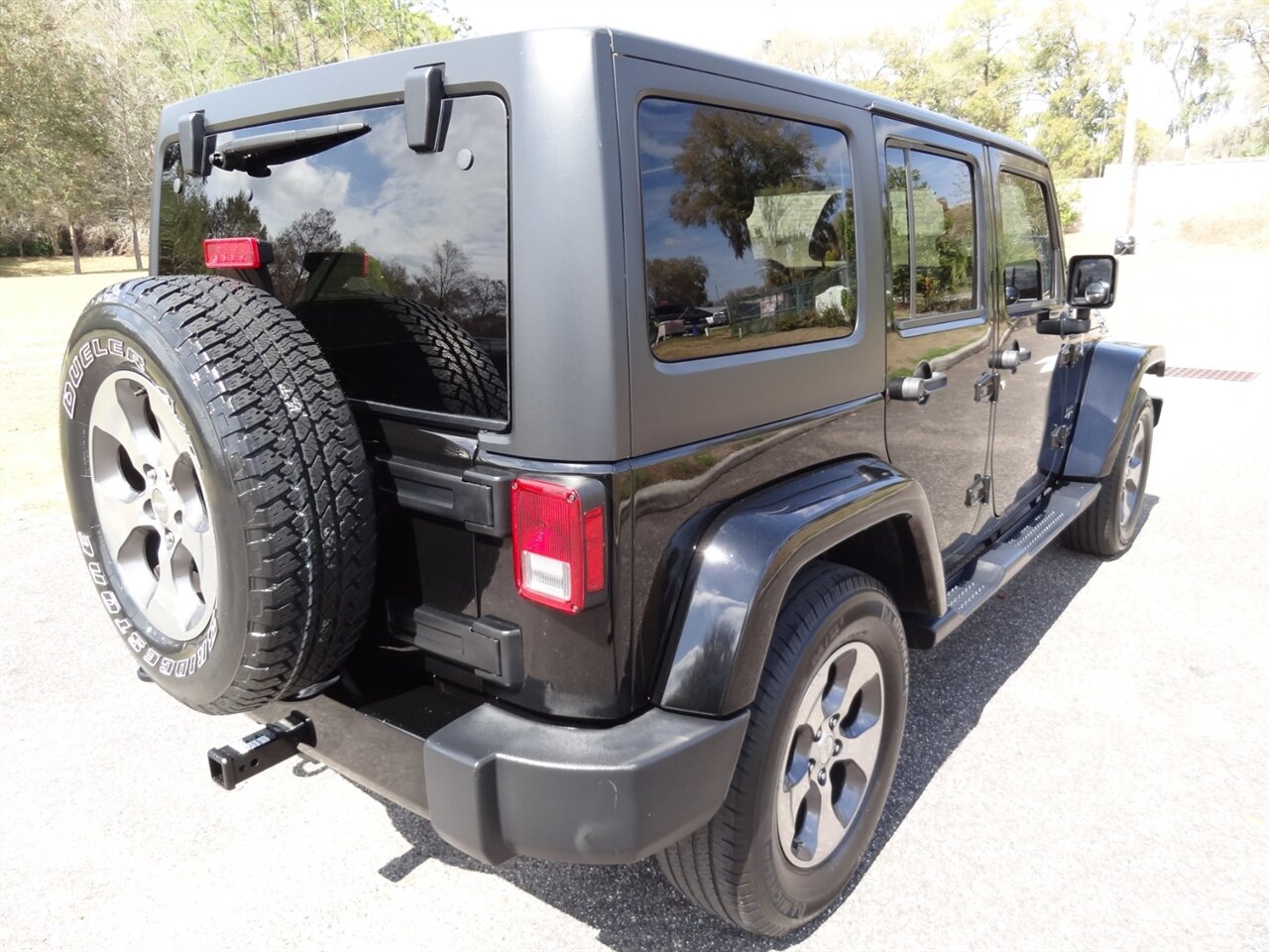 2017 Jeep Wrangler Unlimited Sahara - Photo 3 - Deland, FL 32720