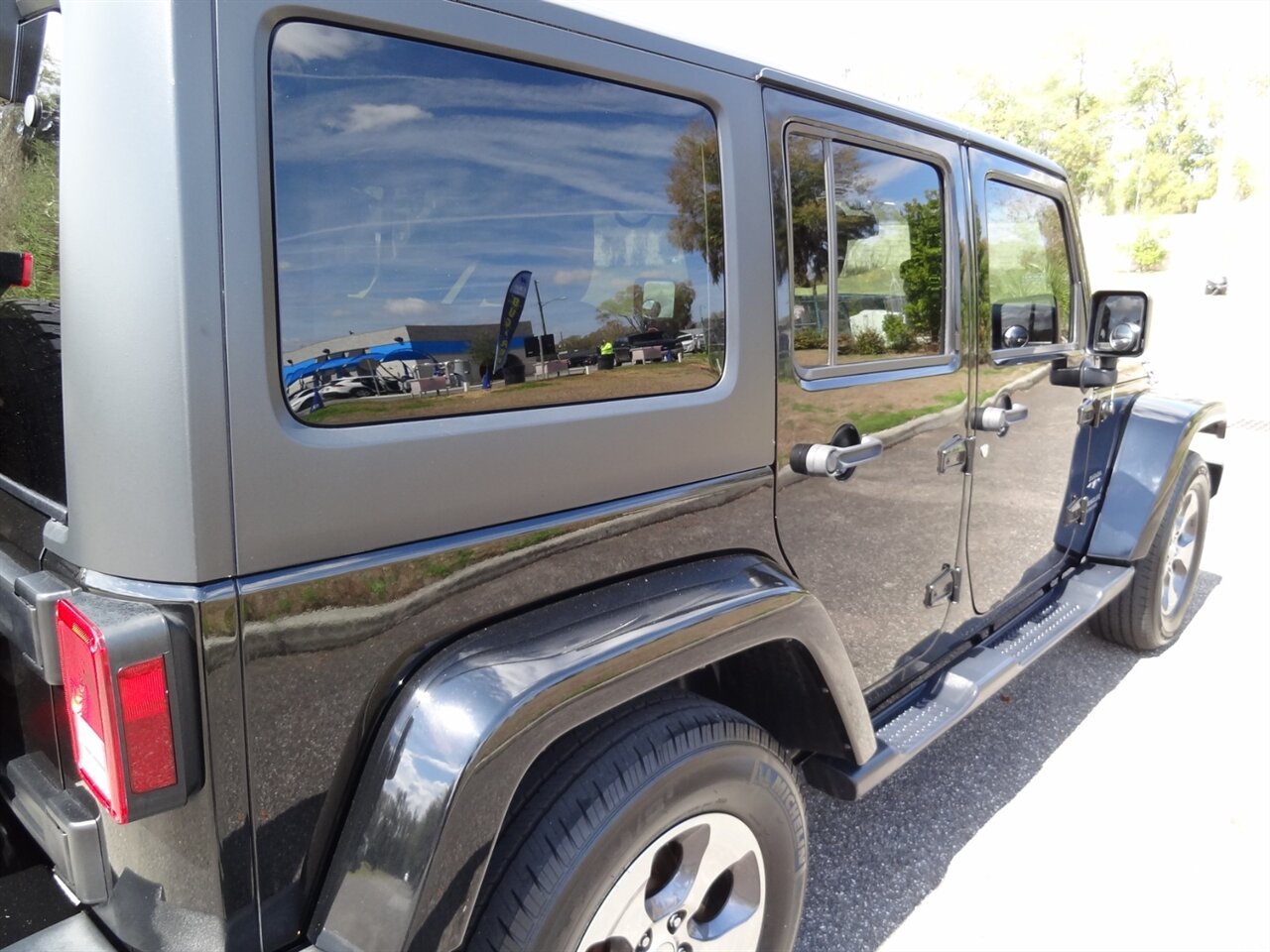 2017 Jeep Wrangler Unlimited Sahara - Photo 17 - Deland, FL 32720
