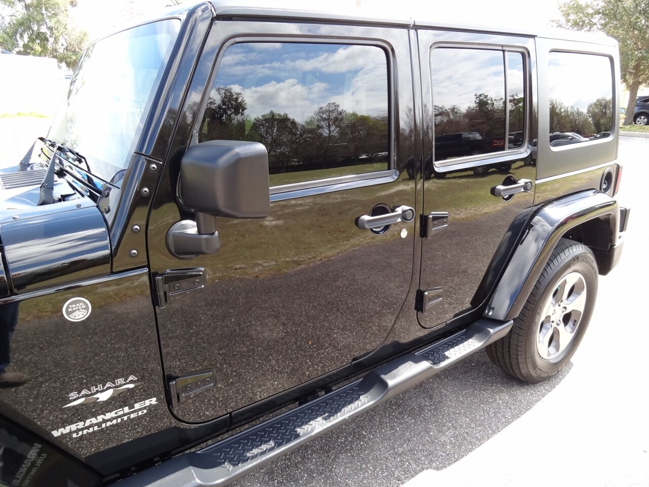 2017 Jeep Wrangler Unlimited Sahara - Photo 13 - Deland, FL 32720