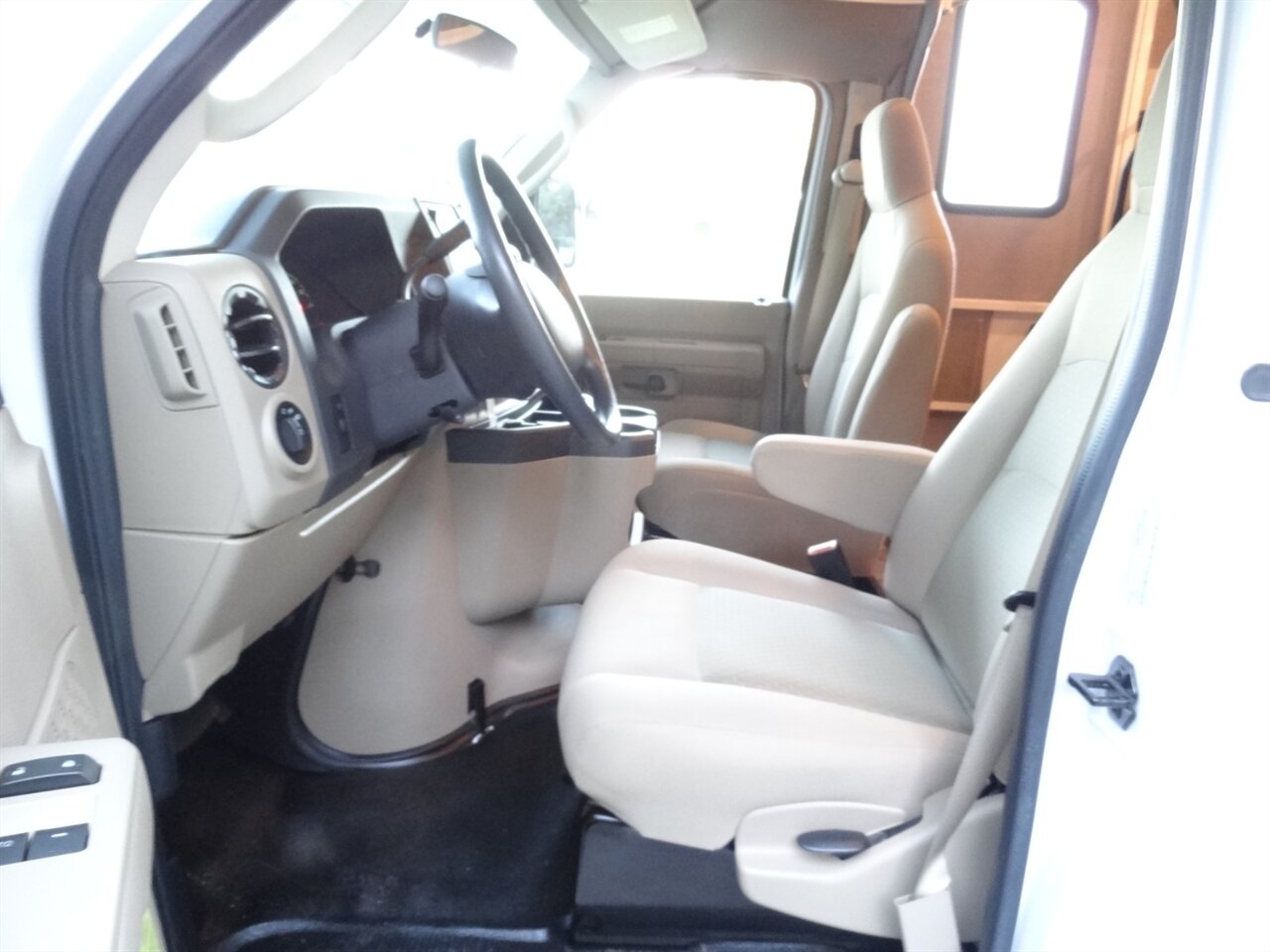 2019 Winnebago Outlook 27D - Photo 28 - Deland, FL 32720