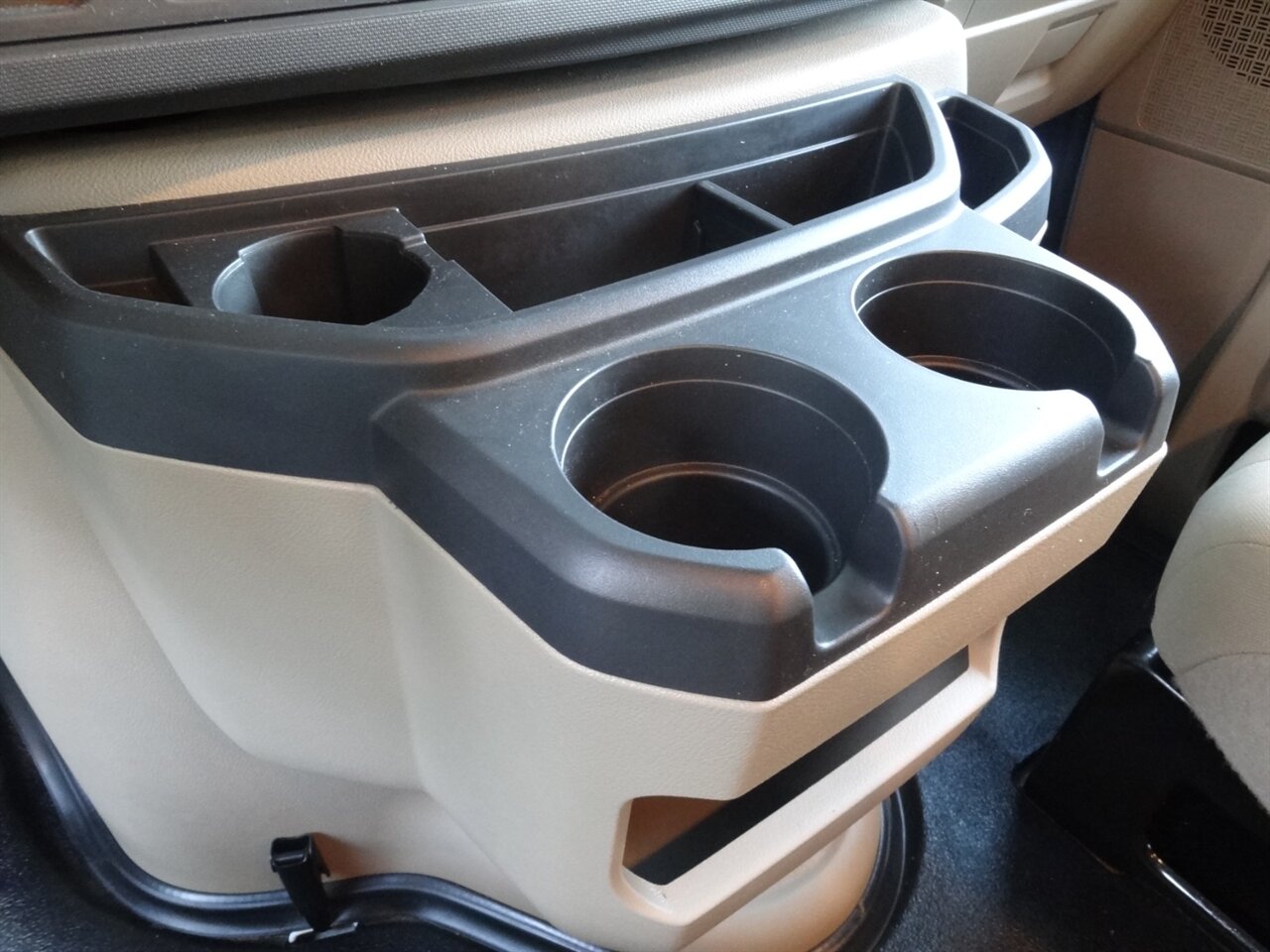 2019 Winnebago Outlook 27D - Photo 32 - Deland, FL 32720