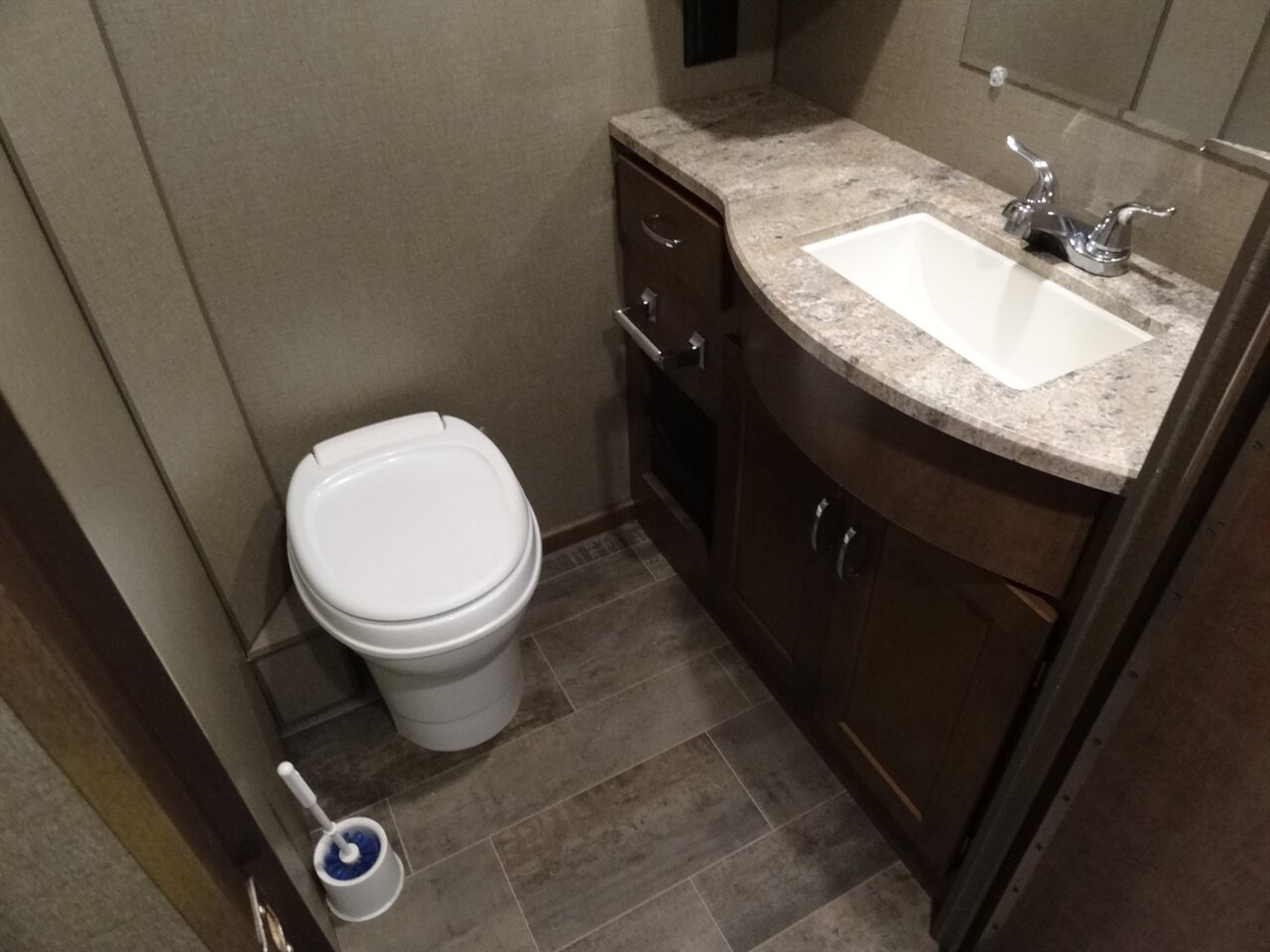 2019 Winnebago Outlook 27D - Photo 73 - Deland, FL 32720