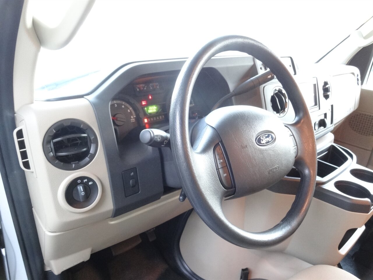 2019 Winnebago Outlook 27D - Photo 29 - Deland, FL 32720