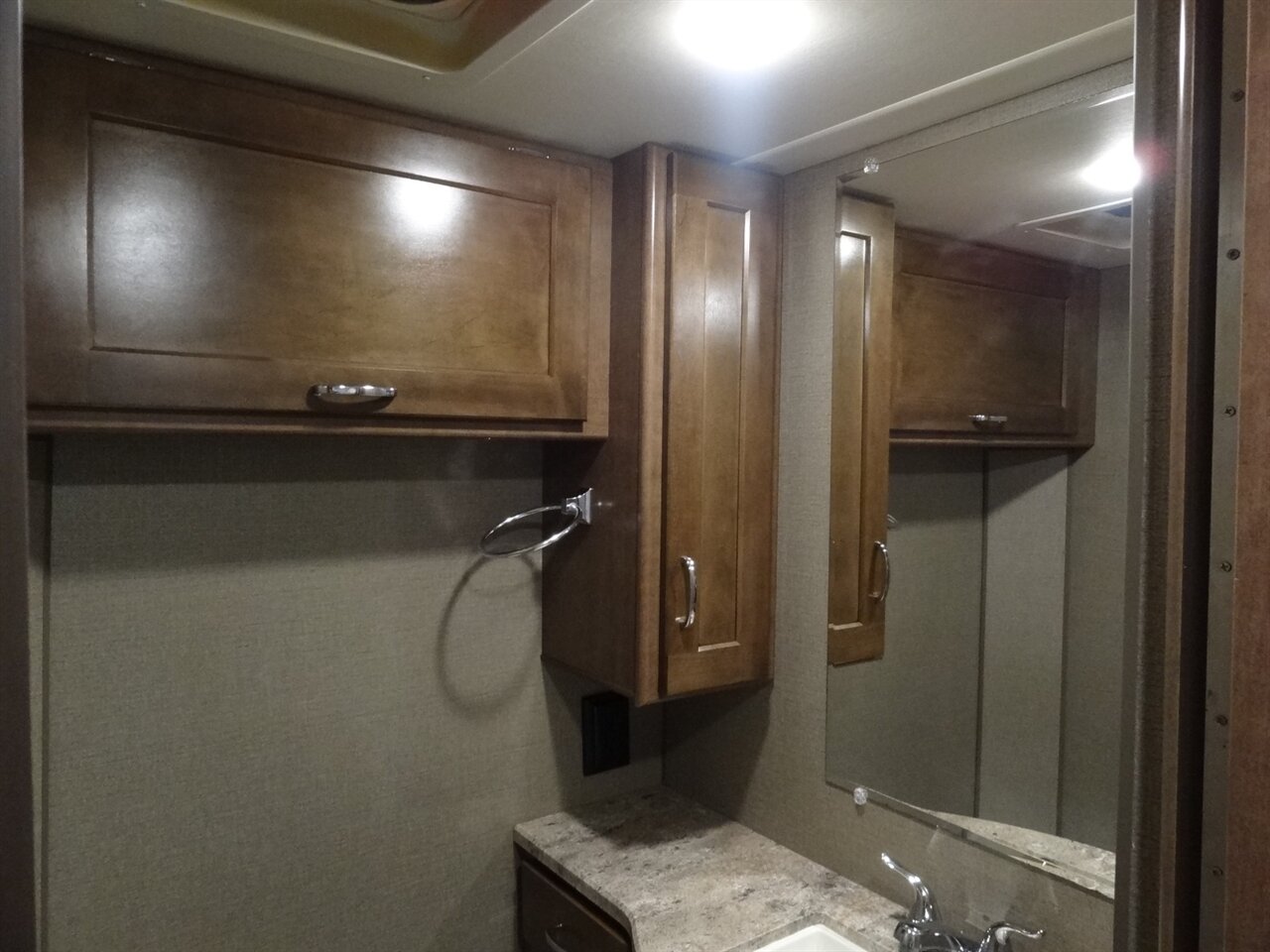 2019 Winnebago Outlook 27D - Photo 75 - Deland, FL 32720