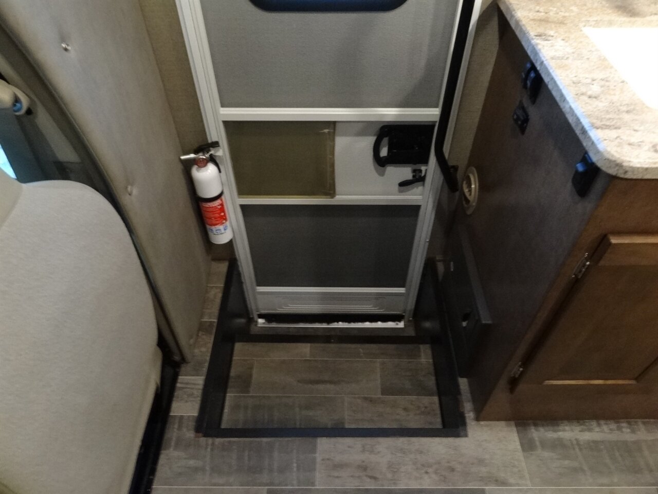 2019 Winnebago Outlook 27D - Photo 91 - Deland, FL 32720