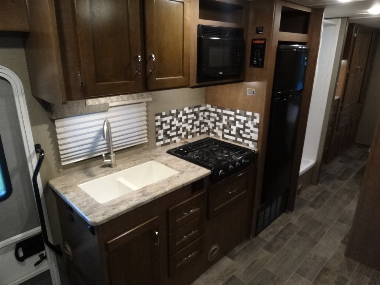 2019 Winnebago Outlook 27D - Photo 58 - Deland, FL 32720