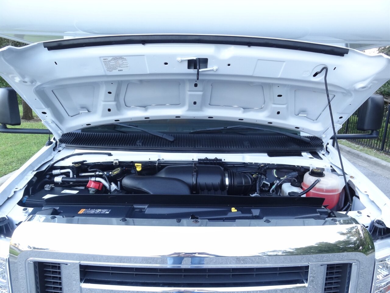 2019 Winnebago Outlook 27D - Photo 23 - Deland, FL 32720