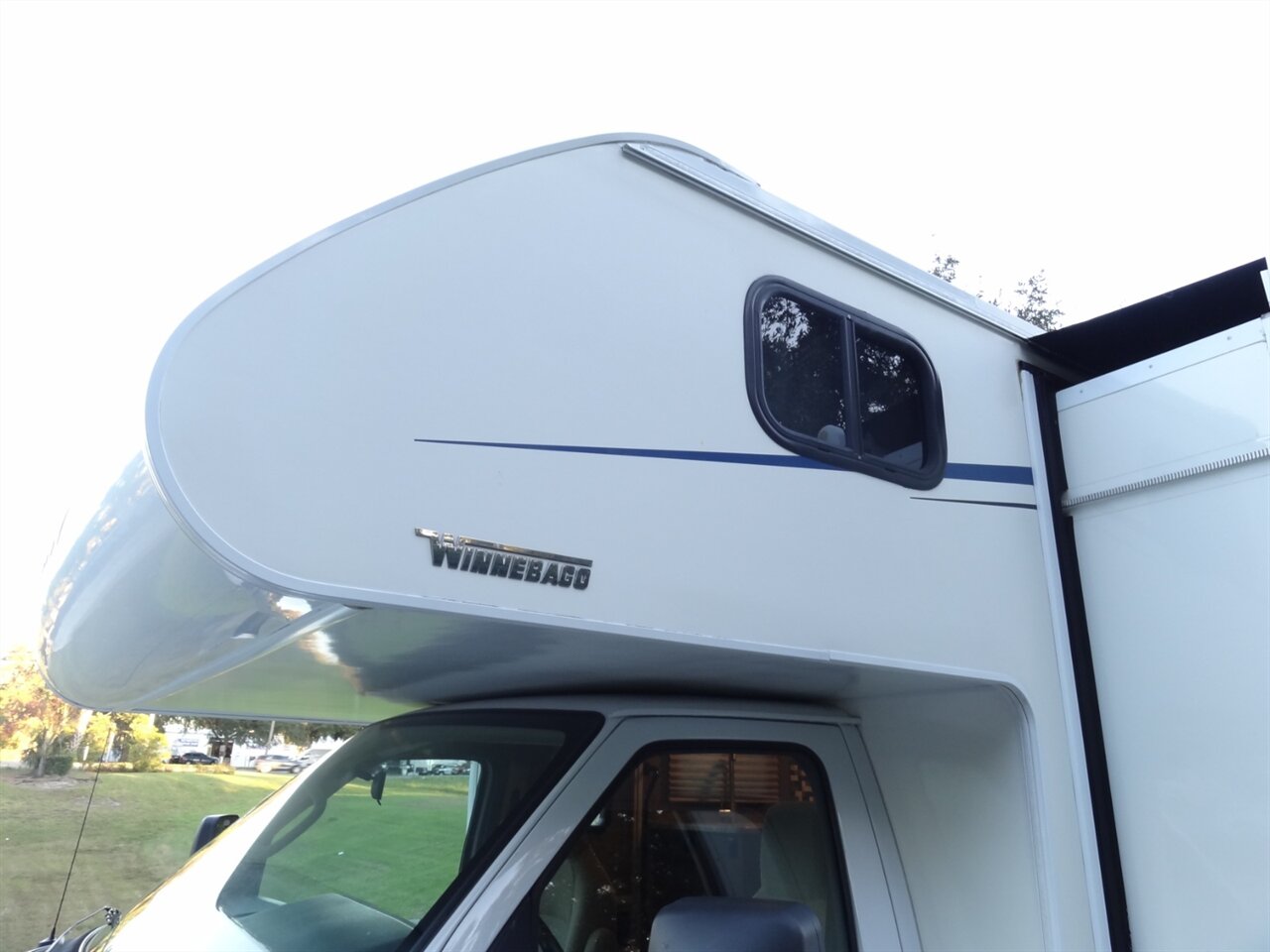 2019 Winnebago Outlook 27D - Photo 15 - Deland, FL 32720