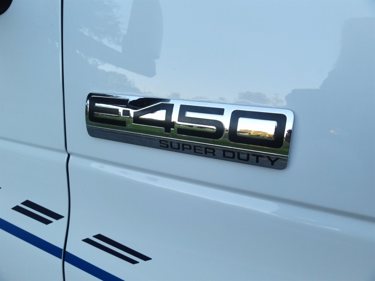 2019 Winnebago Outlook 27D - Photo 19 - Deland, FL 32720