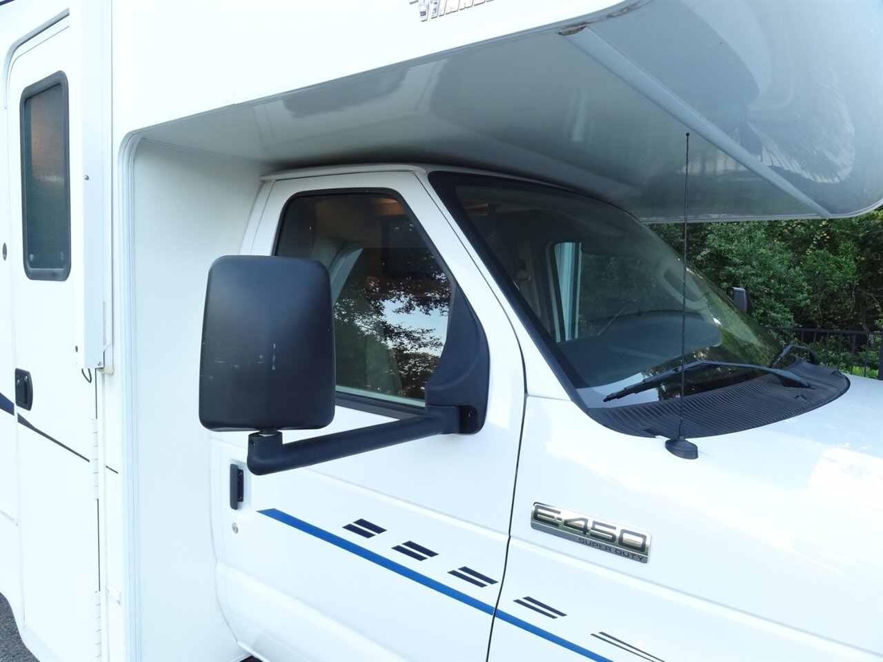 2019 Winnebago Outlook 27D - Photo 18 - Deland, FL 32720