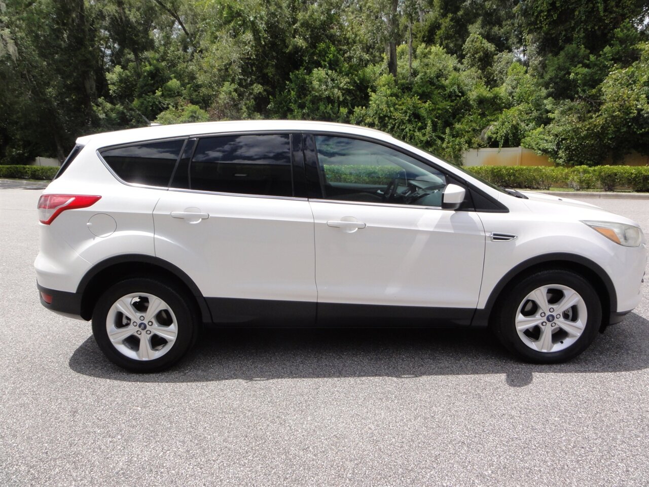2015 Ford Escape SE - Photo 15 - Deland, FL 32720