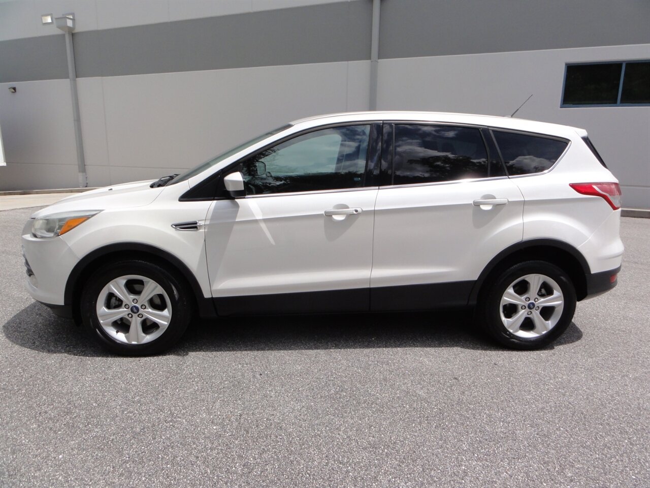 2015 Ford Escape SE - Photo 16 - Deland, FL 32720