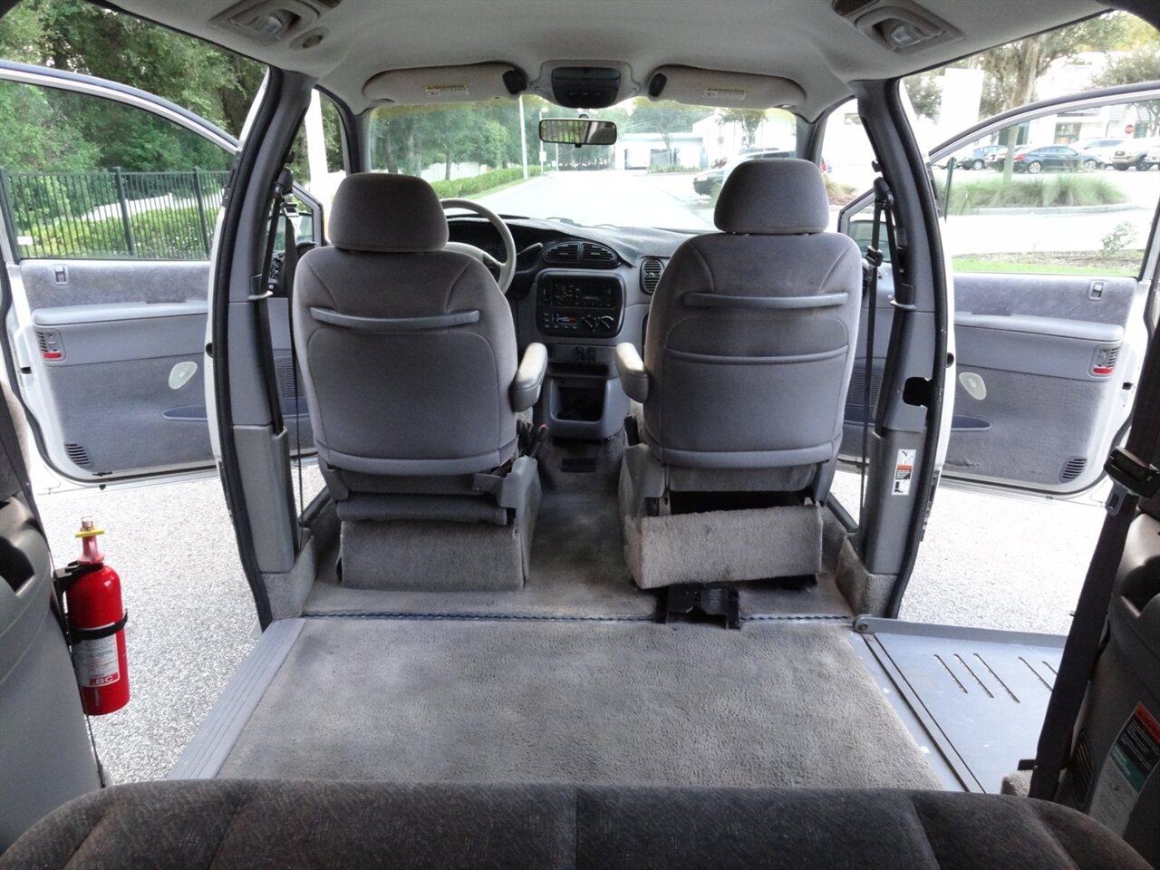 2000 Dodge Grand Caravan SE BraunAbility Handicap van - Photo 42 - Deland, FL 32720