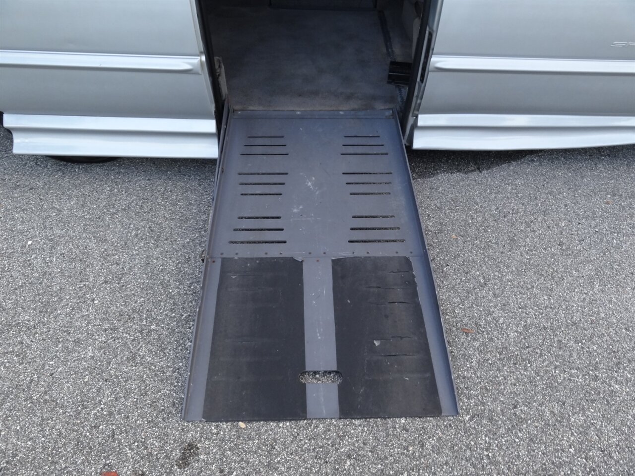 2000 Dodge Grand Caravan SE BraunAbility Handicap van - Photo 45 - Deland, FL 32720