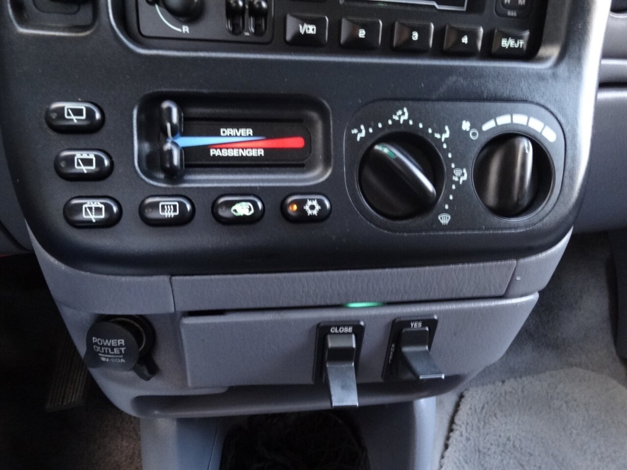 2000 Dodge Grand Caravan SE BraunAbility Handicap van - Photo 56 - Deland, FL 32720