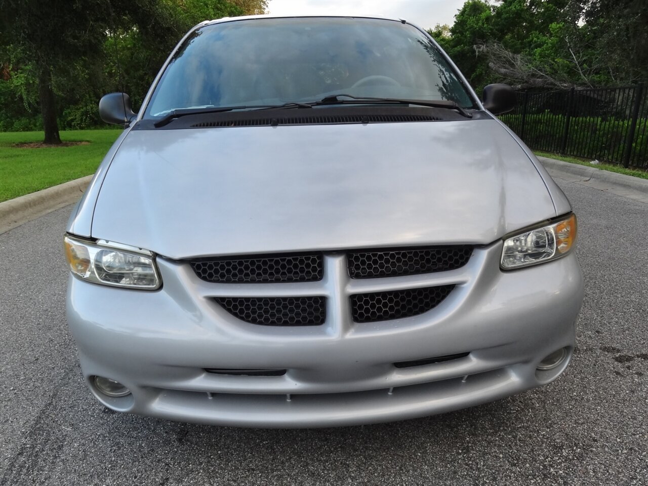 2000 Dodge Grand Caravan SE BraunAbility Handicap van - Photo 5 - Deland, FL 32720