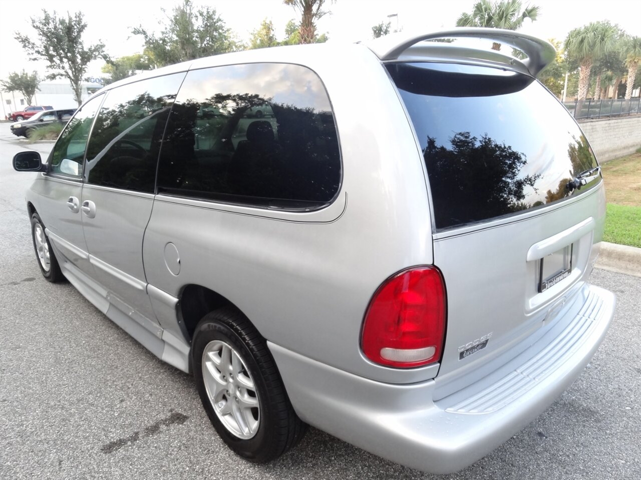 2000 Dodge Grand Caravan SE BraunAbility Handicap van - Photo 4 - Deland, FL 32720
