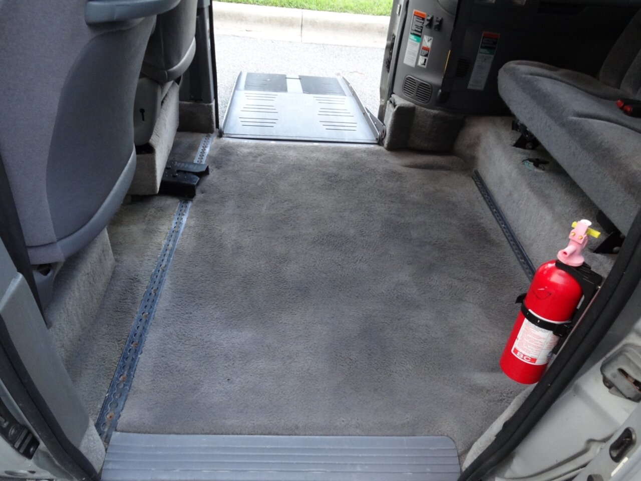 2000 Dodge Grand Caravan SE BraunAbility Handicap van - Photo 39 - Deland, FL 32720