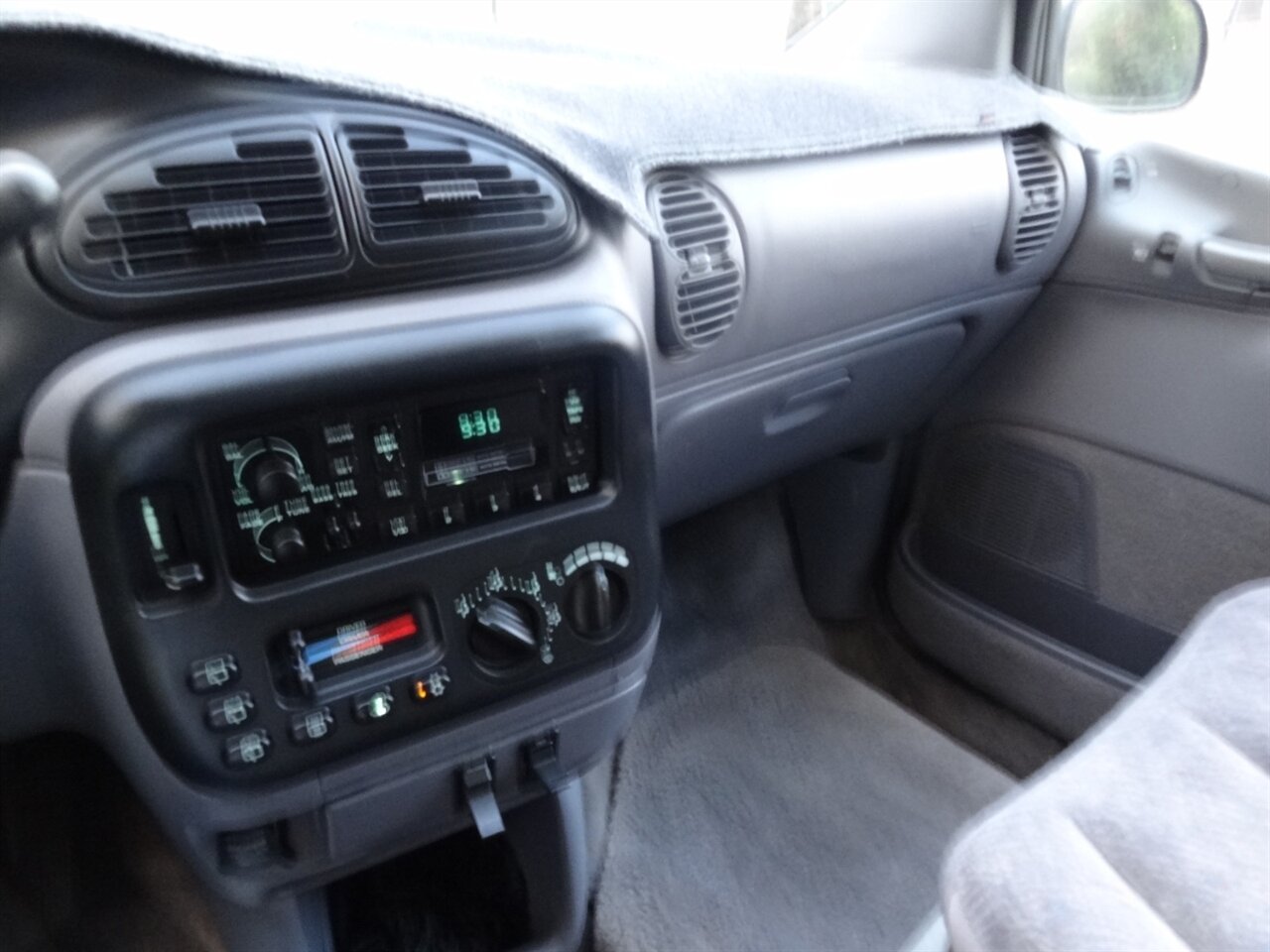 2000 Dodge Grand Caravan SE BraunAbility Handicap van - Photo 59 - Deland, FL 32720