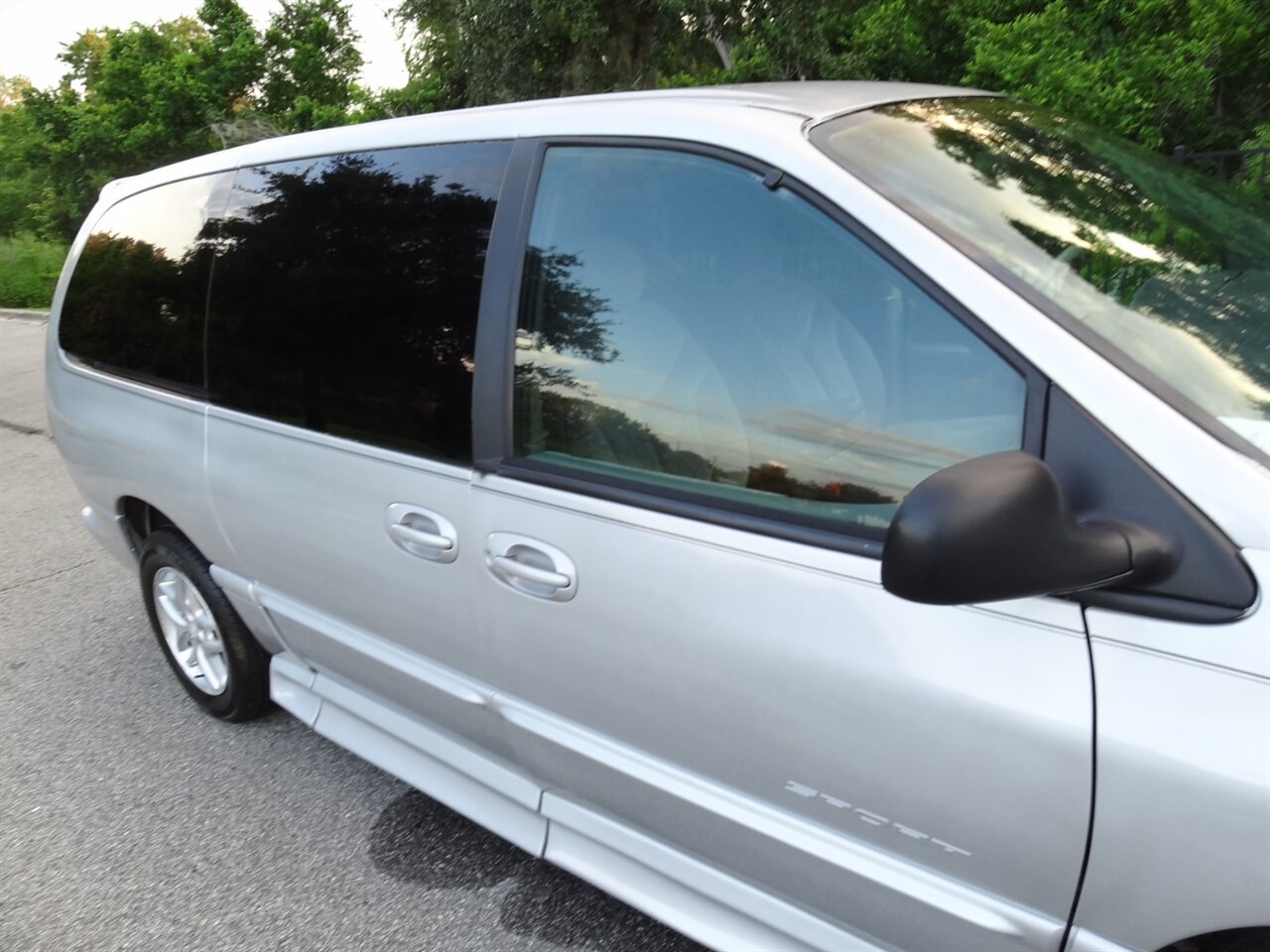 2000 Dodge Grand Caravan SE BraunAbility Handicap van - Photo 12 - Deland, FL 32720