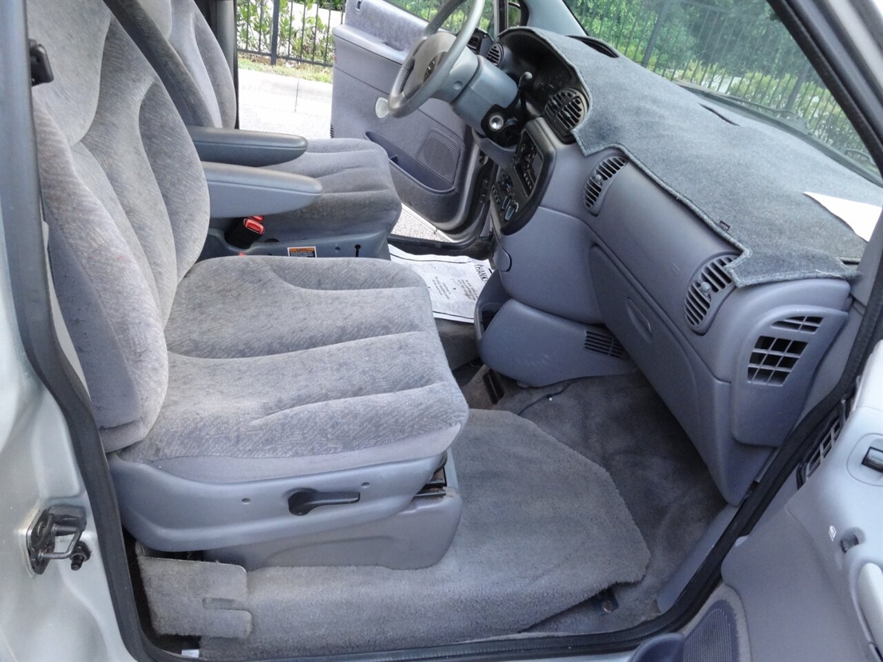 2000 Dodge Grand Caravan SE BraunAbility Handicap van - Photo 50 - Deland, FL 32720