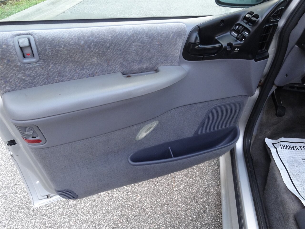 2000 Dodge Grand Caravan SE BraunAbility Handicap van - Photo 32 - Deland, FL 32720