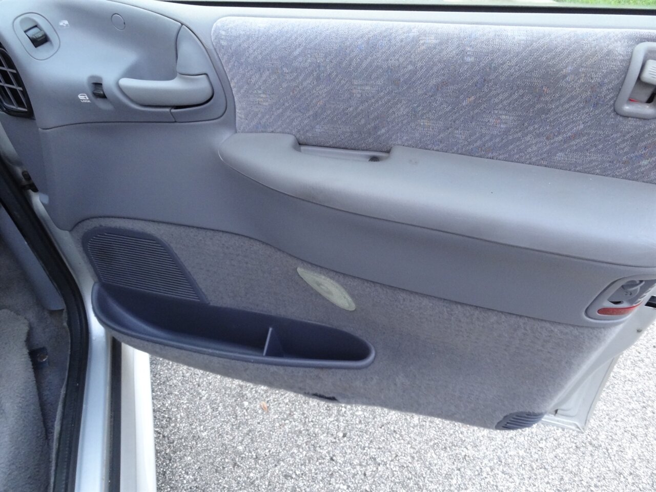 2000 Dodge Grand Caravan SE BraunAbility Handicap van - Photo 53 - Deland, FL 32720
