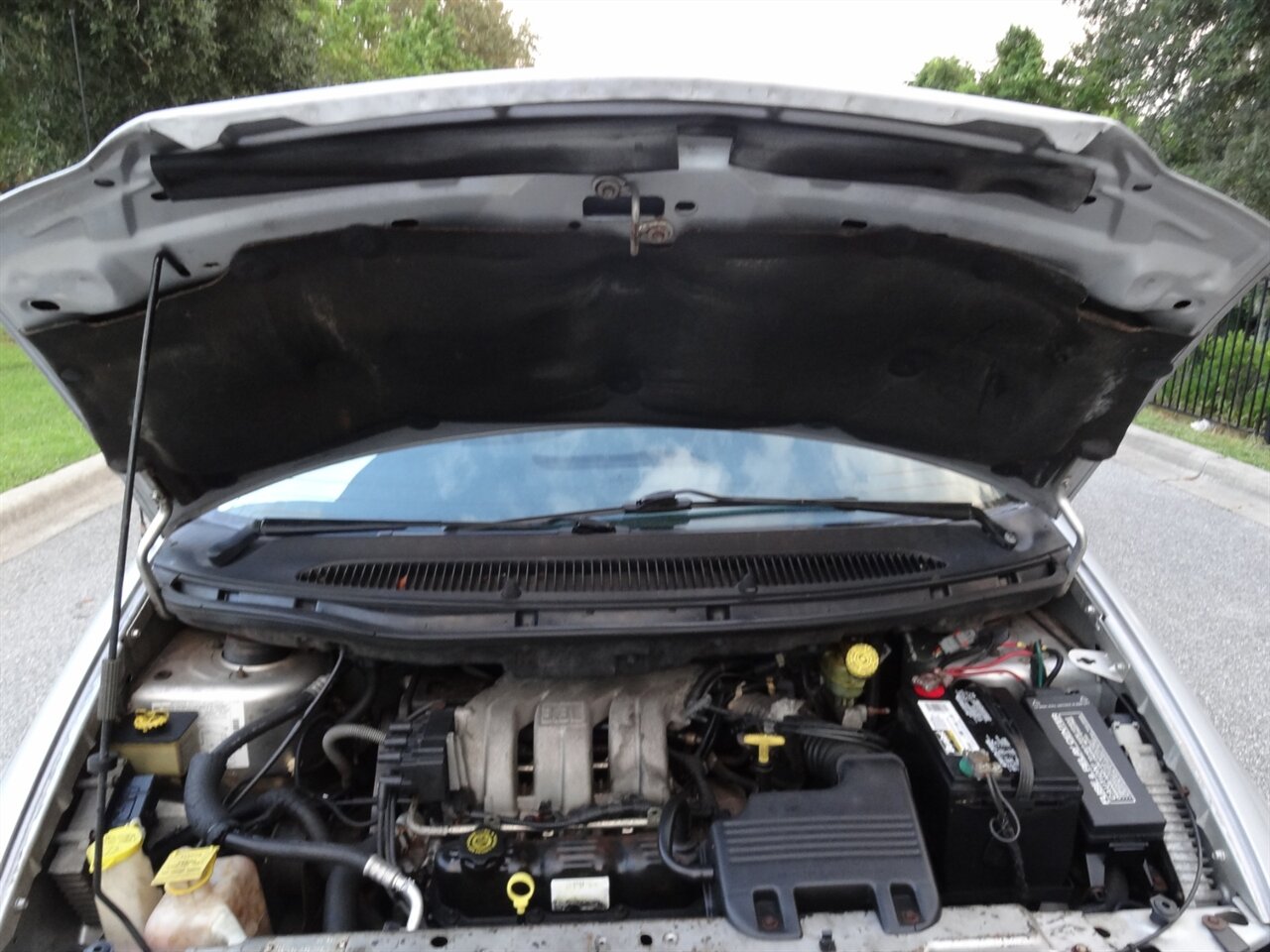 2000 Dodge Grand Caravan SE BraunAbility Handicap van - Photo 26 - Deland, FL 32720
