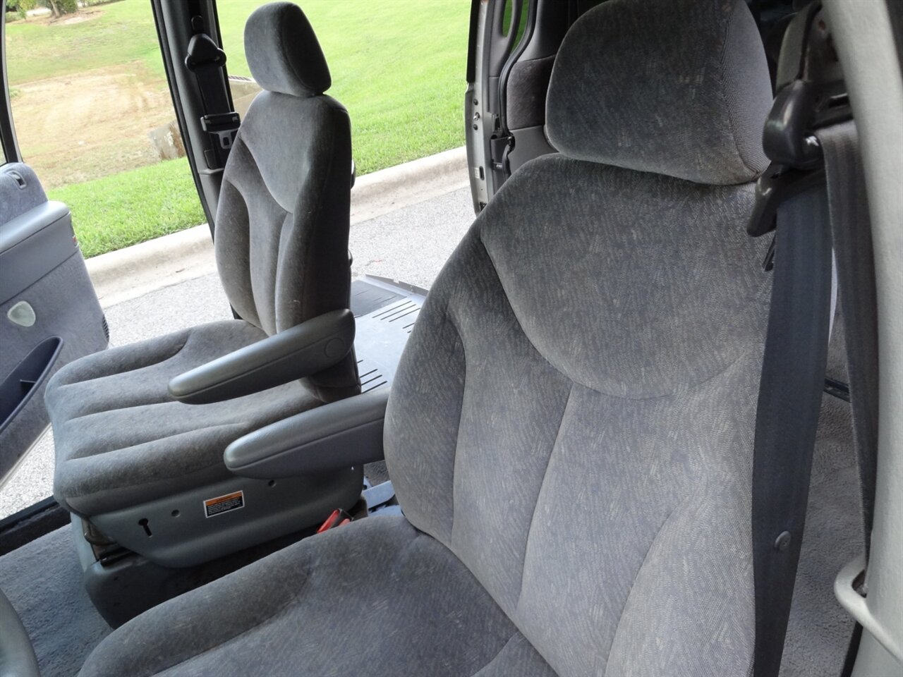 2000 Dodge Grand Caravan SE BraunAbility Handicap van - Photo 36 - Deland, FL 32720