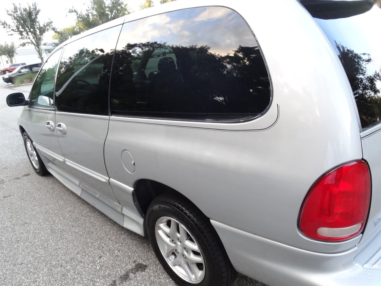 2000 Dodge Grand Caravan SE BraunAbility Handicap van - Photo 14 - Deland, FL 32720