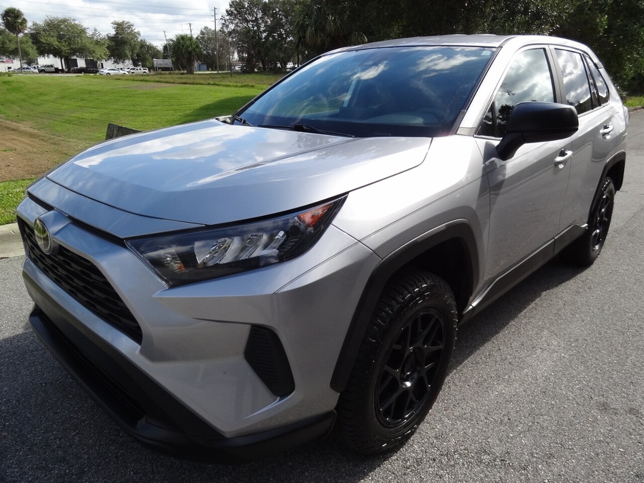 2022 Toyota RAV4 LE   - Photo 2 - Deland, FL 32720