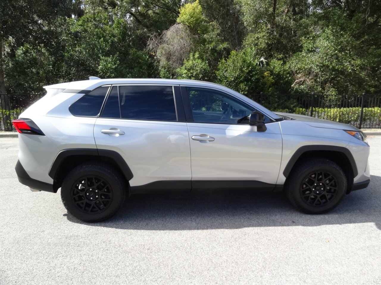 2022 Toyota RAV4 LE   - Photo 15 - Deland, FL 32720