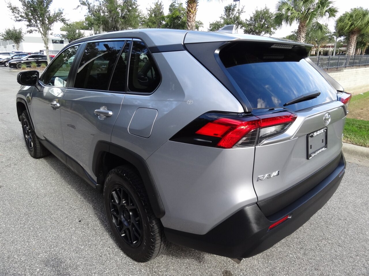 2022 Toyota RAV4 LE   - Photo 4 - Deland, FL 32720