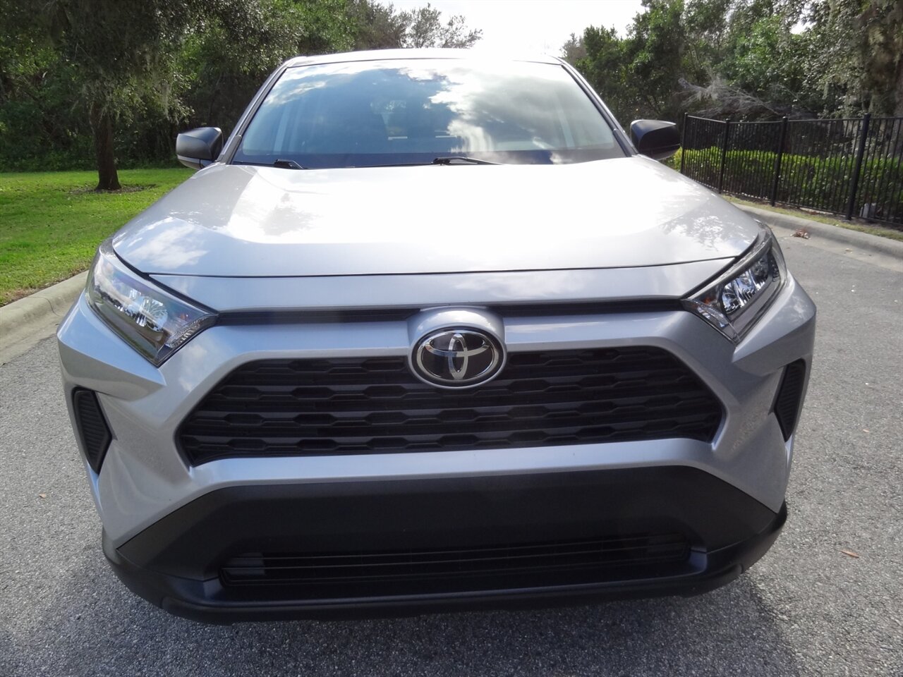 2022 Toyota RAV4 LE   - Photo 5 - Deland, FL 32720