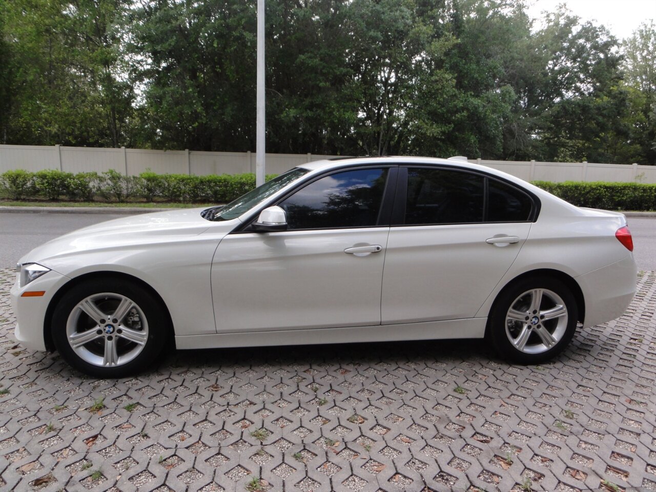 2015 BMW 320i xDrive  Premium - Photo 16 - Deland, FL 32720