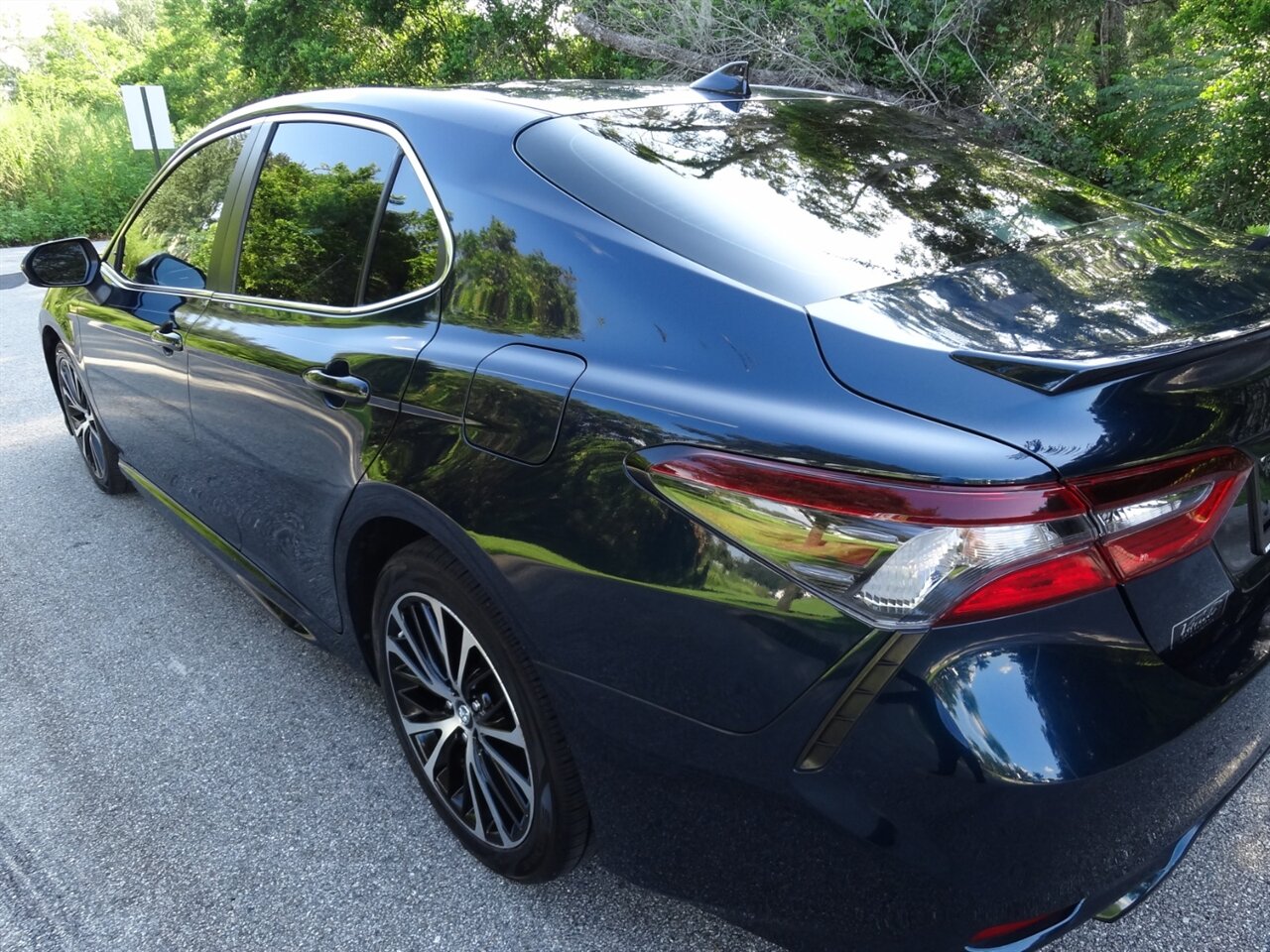 2021 Toyota Camry SE - Photo 12 - Deland, FL 32720
