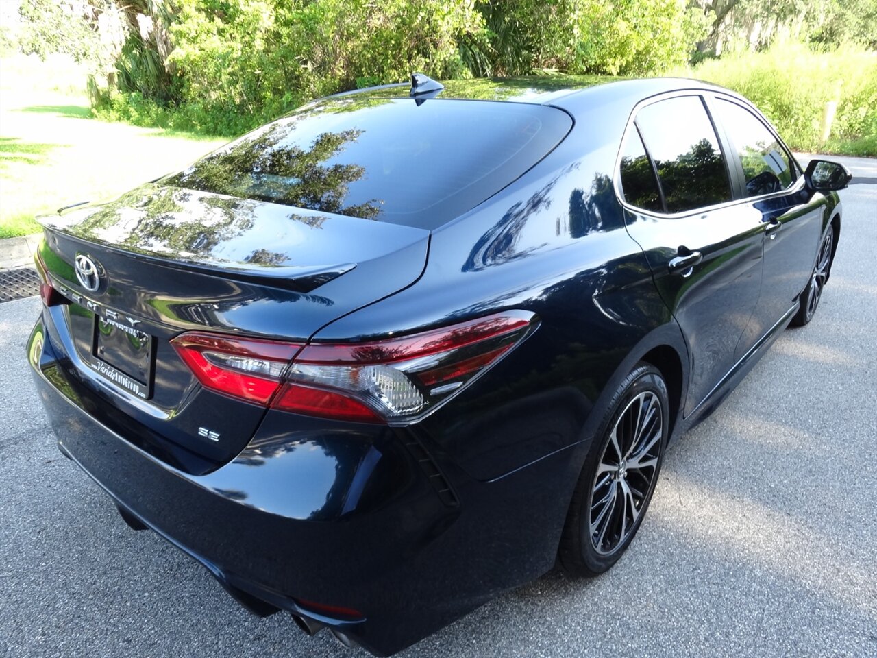 2021 Toyota Camry SE - Photo 4 - Deland, FL 32720