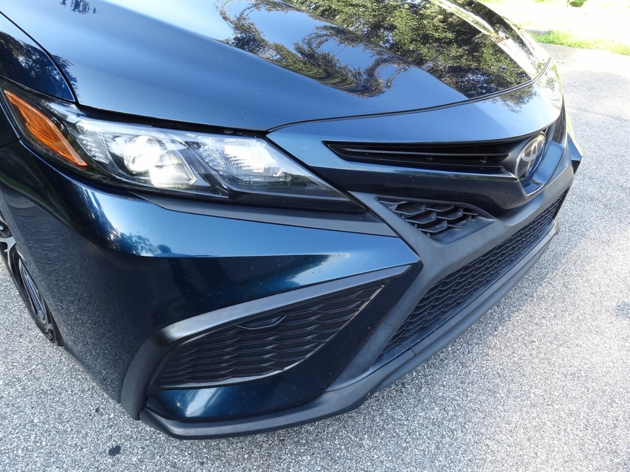 2021 Toyota Camry SE - Photo 6 - Deland, FL 32720