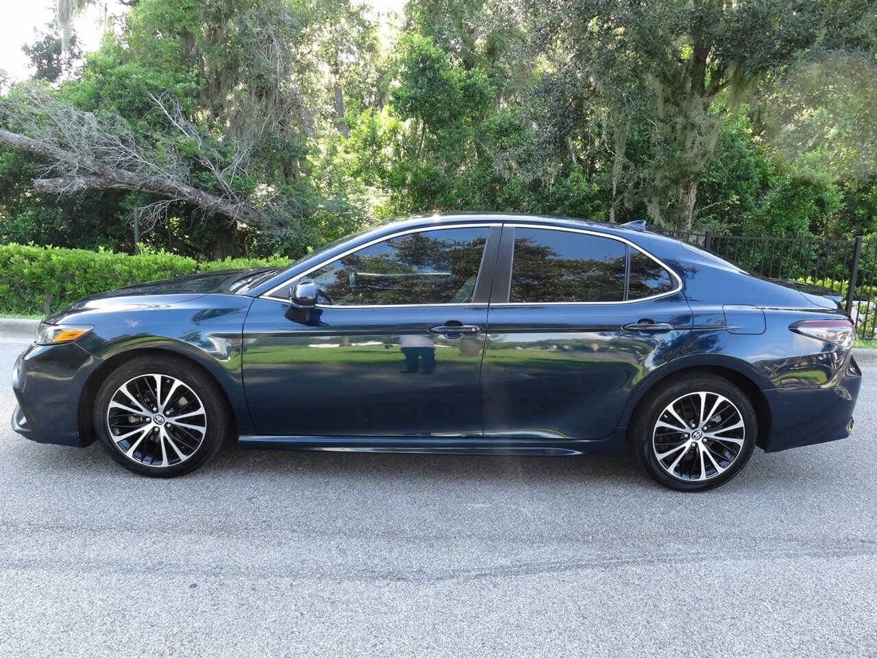 2021 Toyota Camry SE - Photo 15 - Deland, FL 32720