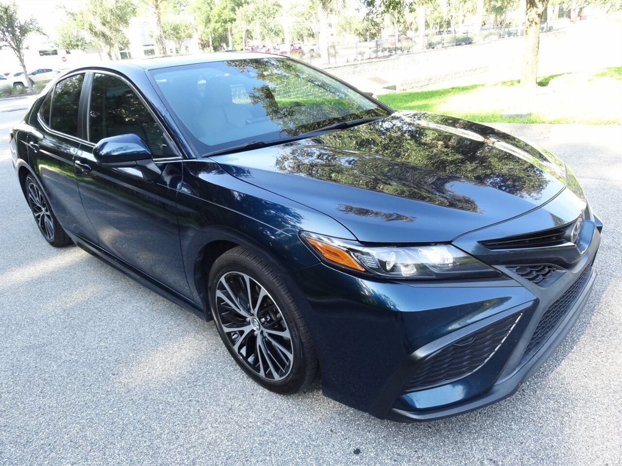 2021 Toyota Camry SE - Photo 1 - Deland, FL 32720