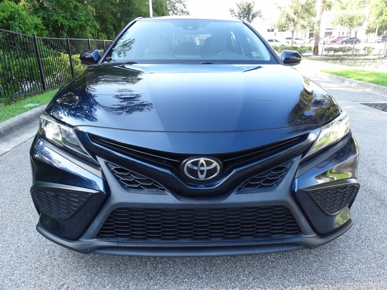2021 Toyota Camry SE - Photo 5 - Deland, FL 32720