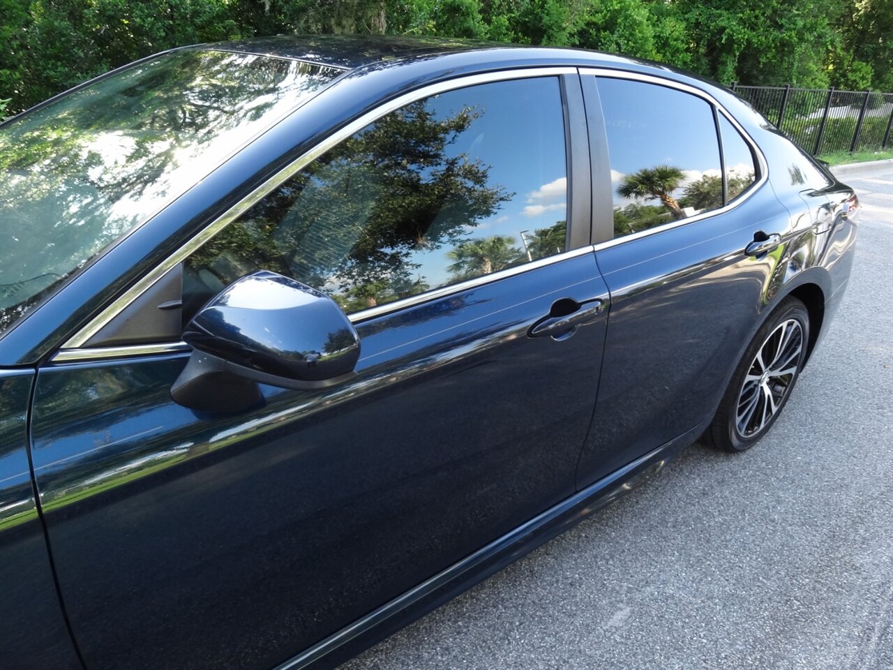 2021 Toyota Camry SE - Photo 11 - Deland, FL 32720