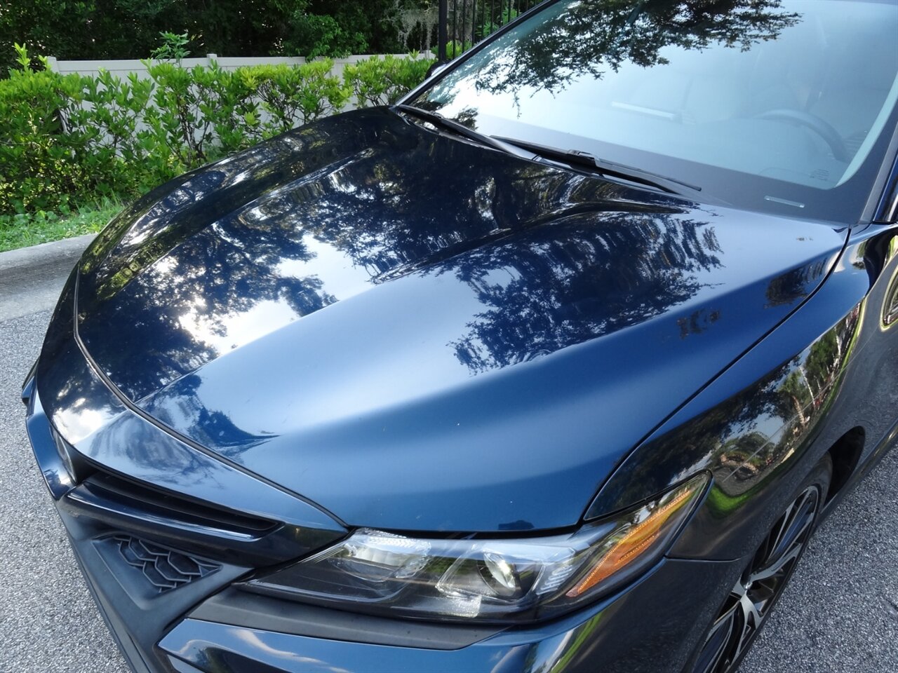 2021 Toyota Camry SE - Photo 16 - Deland, FL 32720